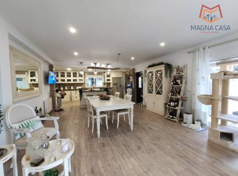 Luxuosa Quinta T3 com piscina e amplo terreno em Terrugem, Sintra - O seu refúgio perfeito.