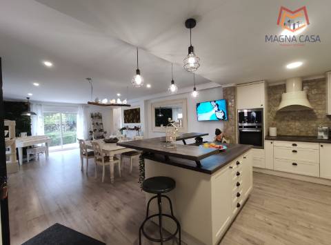 Luxuosa Quinta T3 com piscina e amplo terreno em Terrugem, Sintra - O seu refúgio perfeito.