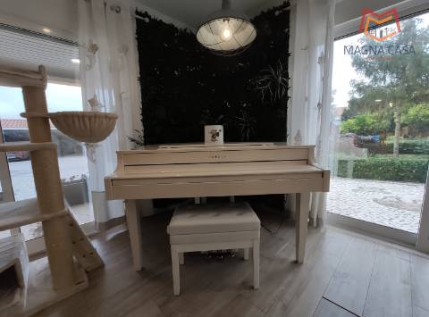 Luxuosa Quinta T3 com piscina e amplo terreno em Terrugem, Sintra - O seu refúgio perfeito.