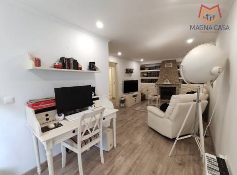 Luxuosa Quinta T3 com piscina e amplo terreno em Terrugem, Sintra - O seu refúgio perfeito.