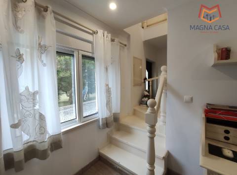 Luxuosa Quinta T3 com piscina e amplo terreno em Terrugem, Sintra - O seu refúgio perfeito.