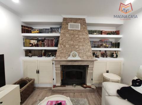 Luxuosa Quinta T3 com piscina e amplo terreno em Terrugem, Sintra - O seu refúgio perfeito.