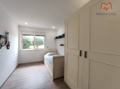 Luxuosa Quinta T3 com piscina e amplo terreno em Terrugem, Sintra - O seu refúgio perfeito.