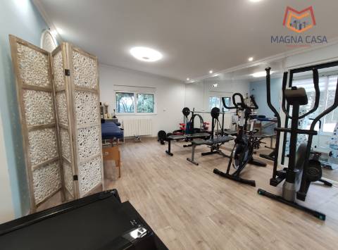 Luxuosa Quinta T3 com piscina e amplo terreno em Terrugem, Sintra - O seu refúgio perfeito.