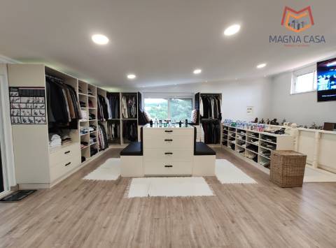 Luxuosa Quinta T3 com piscina e amplo terreno em Terrugem, Sintra - O seu refúgio perfeito.