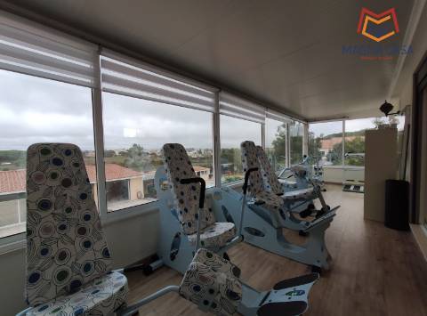 Luxuosa Quinta T3 com piscina e amplo terreno em Terrugem, Sintra - O seu refúgio perfeito.