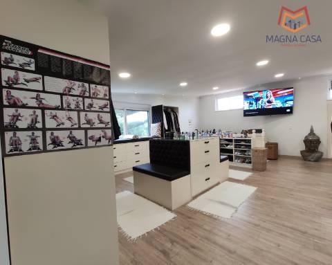 Luxuosa Quinta T3 com piscina e amplo terreno em Terrugem, Sintra - O seu refúgio perfeito.