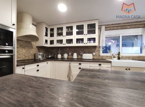 Luxuosa Quinta T3 com piscina e amplo terreno em Terrugem, Sintra - O seu refúgio perfeito.