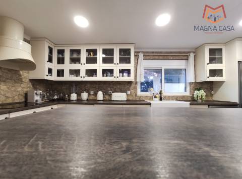 Luxuosa Quinta T3 com piscina e amplo terreno em Terrugem, Sintra - O seu refúgio perfeito.