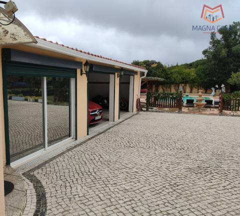 Luxuosa Quinta T3 com piscina e amplo terreno em Terrugem, Sintra - O seu refúgio perfeito.