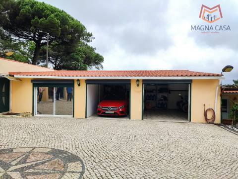 Luxuosa Quinta T3 com piscina e amplo terreno em Terrugem, Sintra - O seu refúgio perfeito.