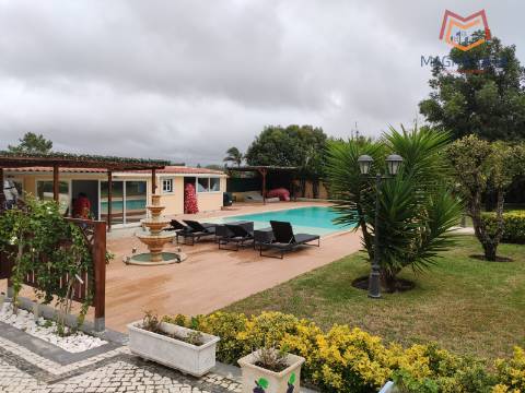 Luxuosa Quinta T3 com piscina e amplo terreno em Terrugem, Sintra - O seu refúgio perfeito.