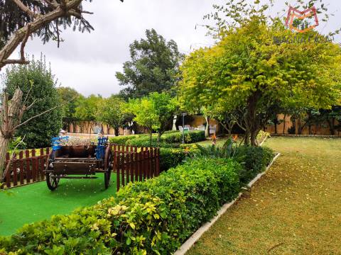 Luxuosa Quinta T3 com piscina e amplo terreno em Terrugem, Sintra - O seu refúgio perfeito.