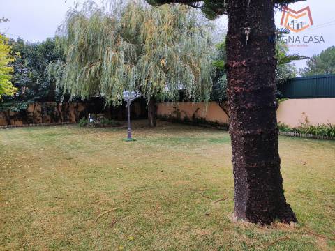 Luxuosa Quinta T3 com piscina e amplo terreno em Terrugem, Sintra - O seu refúgio perfeito.