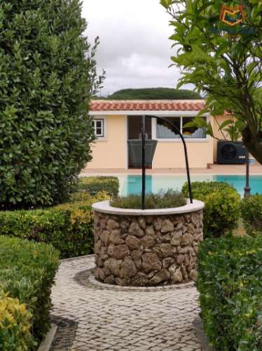 Luxuosa Quinta T3 com piscina e amplo terreno em Terrugem, Sintra - O seu refúgio perfeito.