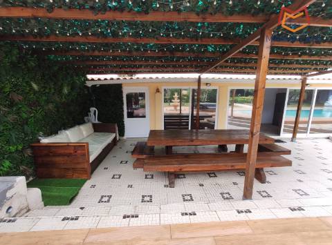 Luxuosa Quinta T3 com piscina e amplo terreno em Terrugem, Sintra - O seu refúgio perfeito.