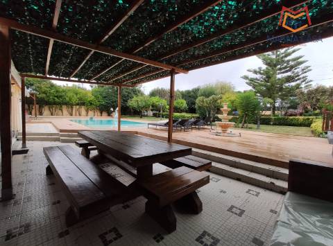 Luxuosa Quinta T3 com piscina e amplo terreno em Terrugem, Sintra - O seu refúgio perfeito.