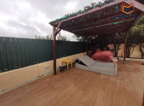 Luxuosa Quinta T3 com piscina e amplo terreno em Terrugem, Sintra - O seu refúgio perfeito.