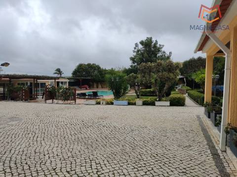 Luxuosa Quinta T3 com piscina e amplo terreno em Terrugem, Sintra - O seu refúgio perfeito.
