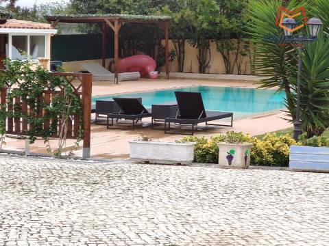 Luxuosa Quinta T3 com piscina e amplo terreno em Terrugem, Sintra - O seu refúgio perfeito.