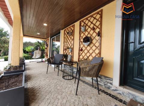 Luxuosa Quinta T3 com piscina e amplo terreno em Terrugem, Sintra - O seu refúgio perfeito.