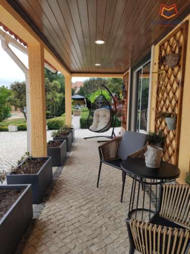 Luxuosa Quinta T3 com piscina e amplo terreno em Terrugem, Sintra - O seu refúgio perfeito.