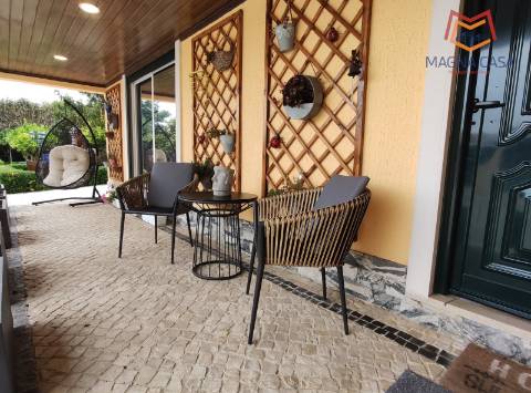 Luxuosa Quinta T3 com piscina e amplo terreno em Terrugem, Sintra - O seu refúgio perfeito.