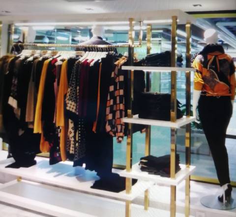 Loja no Centro Comercial das Palmeiras em Oeiras