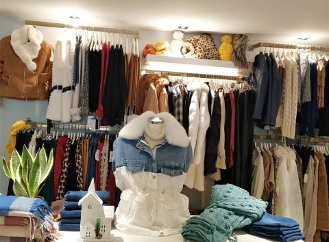 Loja no Centro Comercial das Palmeiras em Oeiras