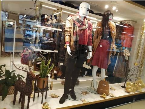 Loja no Centro Comercial das Palmeiras em Oeiras