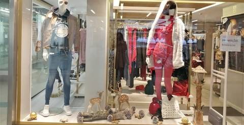 Loja no Centro Comercial das Palmeiras em Oeiras