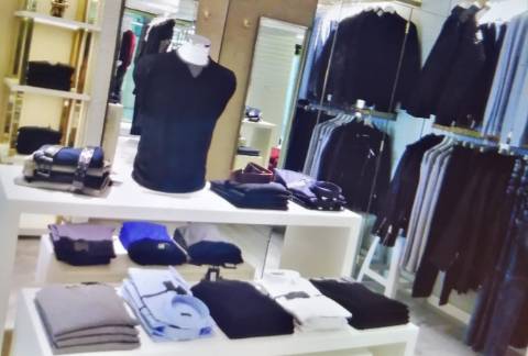 Loja no Centro Comercial das Palmeiras em Oeiras