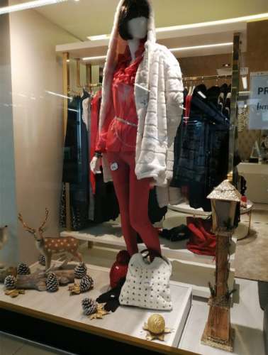 Loja no Centro Comercial das Palmeiras em Oeiras