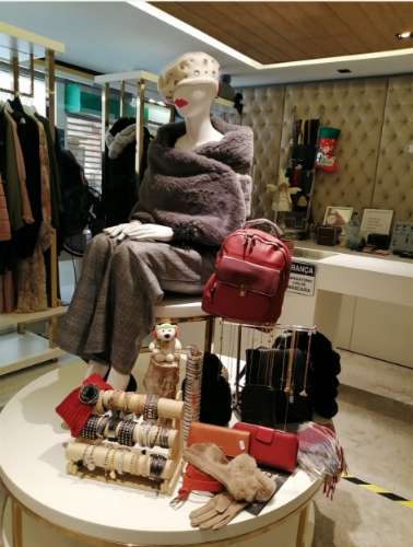 Loja no Centro Comercial das Palmeiras em Oeiras