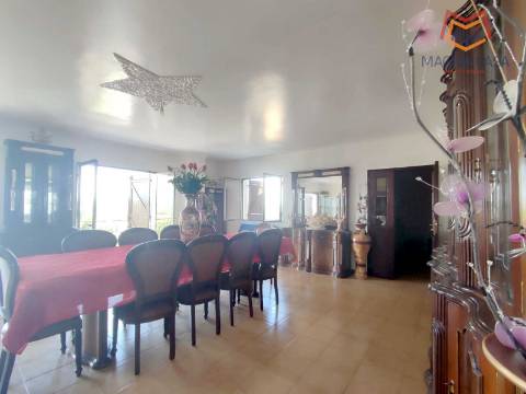 Moradia T5 com 2 pisos, com garagem e logradouro localizada em Souto Maior, Sabrosa