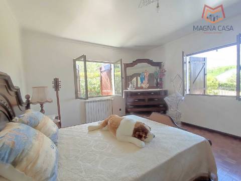 Moradia T5 com 2 pisos, com garagem e logradouro localizada em Souto Maior, Sabrosa