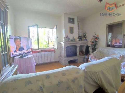 Moradia T5 com 2 pisos, com garagem e logradouro localizada em Souto Maior, Sabrosa