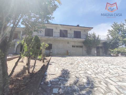 Moradia T5 com 2 pisos, com garagem e logradouro localizada em Souto Maior, Sabrosa