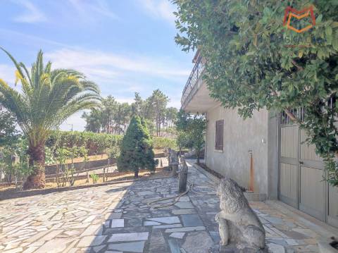 Moradia T5 com 2 pisos, com garagem e logradouro localizada em Souto Maior, Sabrosa