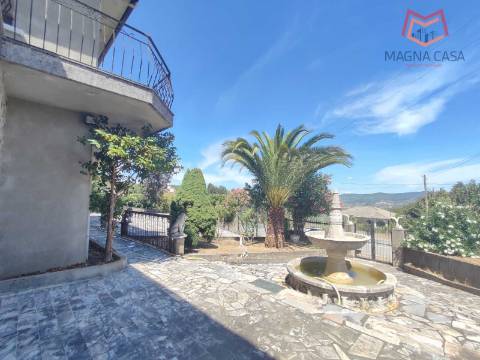 Moradia T5 com 2 pisos, com garagem e logradouro localizada em Souto Maior, Sabrosa