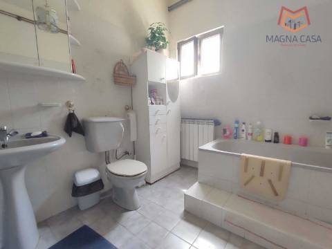 Moradia T5 com 2 pisos, com garagem e logradouro localizada em Souto Maior, Sabrosa