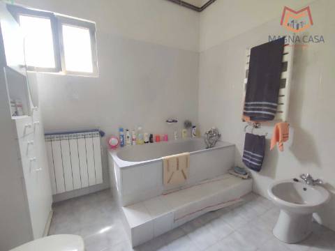 Moradia T5 com 2 pisos, com garagem e logradouro localizada em Souto Maior, Sabrosa