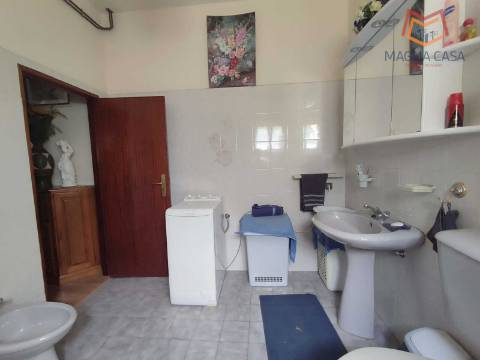 Moradia T5 com 2 pisos, com garagem e logradouro localizada em Souto Maior, Sabrosa