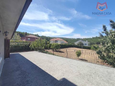 Moradia T5 com 2 pisos, com garagem e logradouro localizada em Souto Maior, Sabrosa