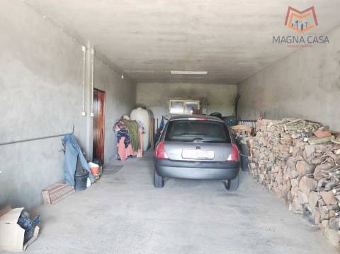 Moradia T5 com 2 pisos, com garagem e logradouro localizada em Souto Maior, Sabrosa