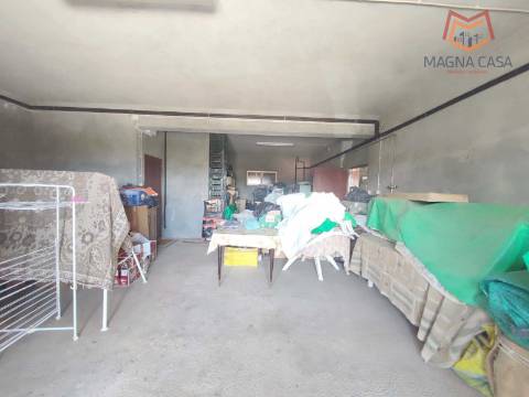 Moradia T5 com 2 pisos, com garagem e logradouro localizada em Souto Maior, Sabrosa