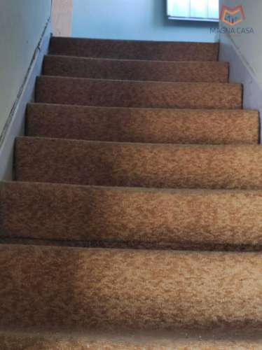 Moradia Térrea com 3 apartamentos T3, 1 apartamento T4, garagem para 5 carros, garagem para 1 carro, espaço comercial, parqueamento e logradouro em Parcela urbana com 800 m² em Alferrarede, Abrantes, Santarém.