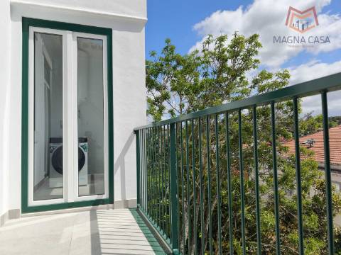 Apartamento T3 em moradia apalaçada em Caxias, Oeiras para arrendamento.