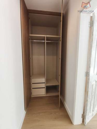 Apartamento T3 em moradia apalaçada em Caxias, Oeiras para arrendamento.