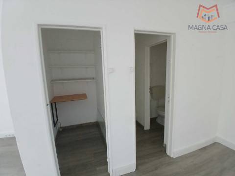 Loja calçada Carriche, Lumiar, Lisboa